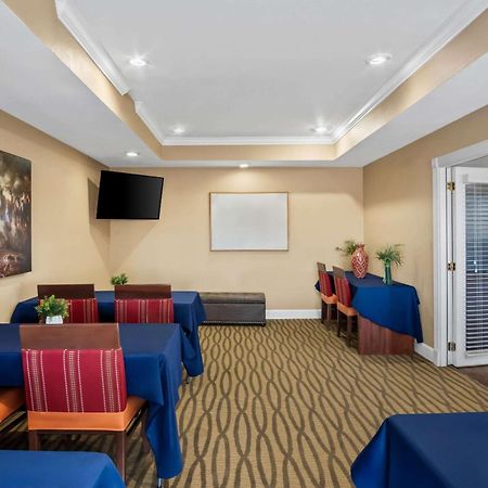 Quality Suites Irving-Las Colinas Exterior photo
