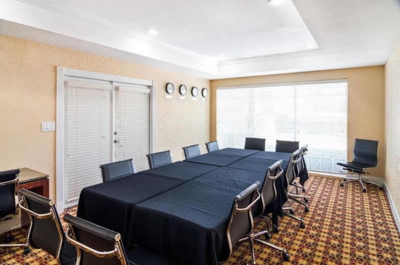 Quality Suites Irving-Las Colinas Exterior photo